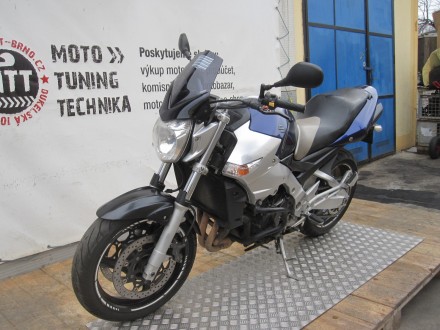 Motorka Suzuki GSR 600