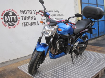 Motorka Yamaha FZ 6