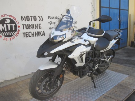 Motorka Benelli TRK 500 Traveler