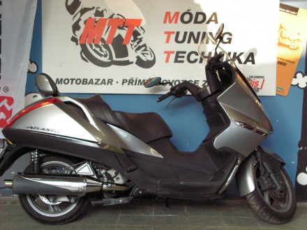 Motorka Aprilia Atlantic 500