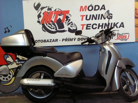 Motorka Aprilia Scarabeo 200