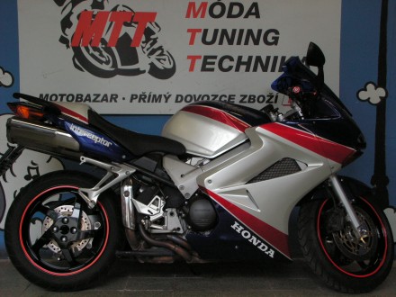 Motorka Honda VFR 800