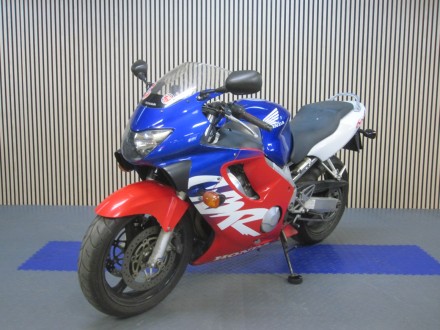 Motorka Honda CBR 600F