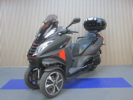 Motorka Peugeot Metropolis 400 