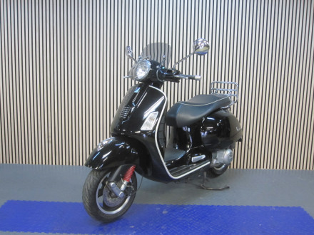 Motorka Piaggio Vespa GTS Super 300
