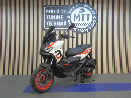 Motorka Aprilia SR-GT 125