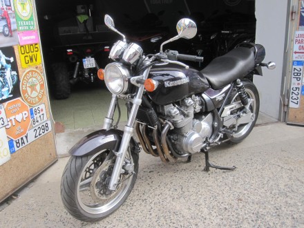Motorka Kawasaki ZR 750C Zephyr vč. Českého TP