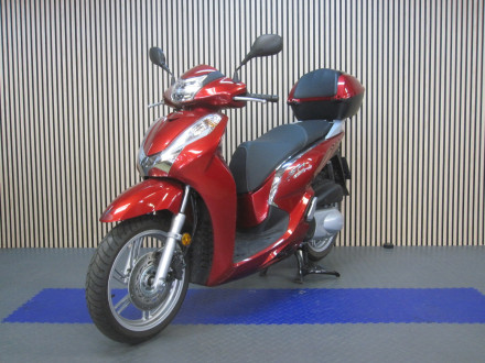 Motorka Honda SH300A
